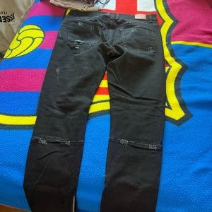 Skinny black jeans ripped